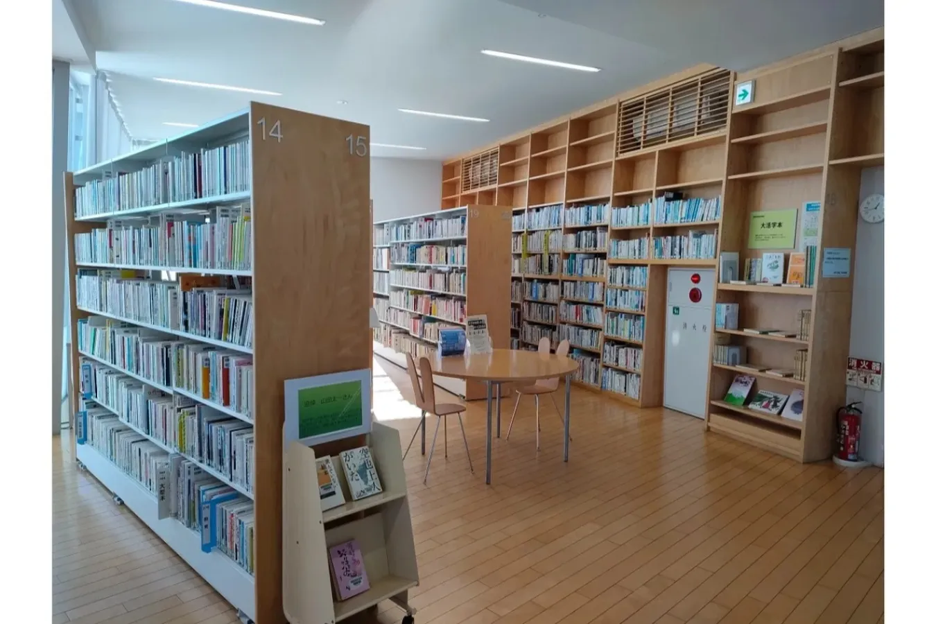 ▲3階読書ラウンジ