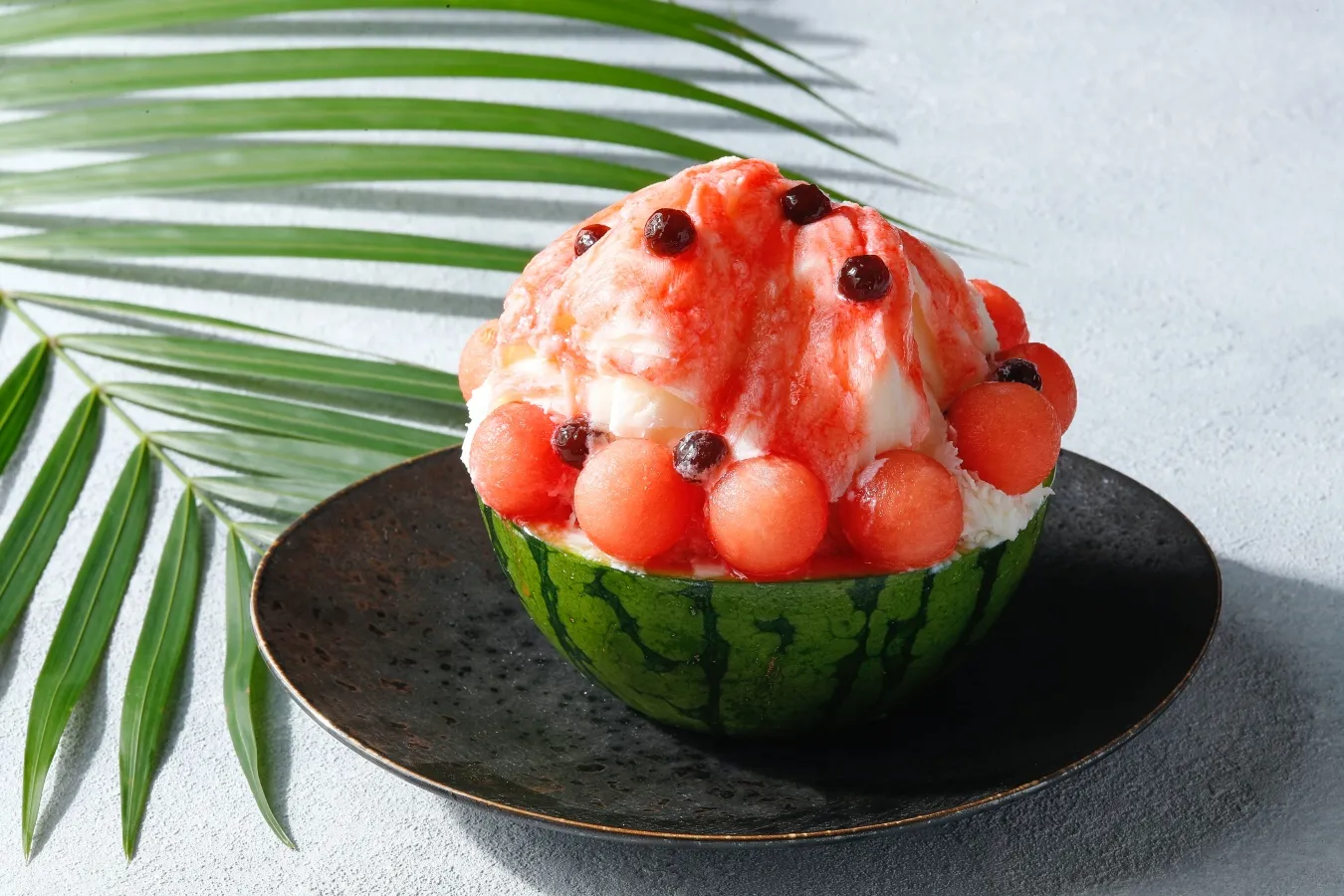 ▲「リッチシェイブアイス（スイカ）」。ミルクテイストのシェイブアイスに、種に見立てたタピオカをトッピング