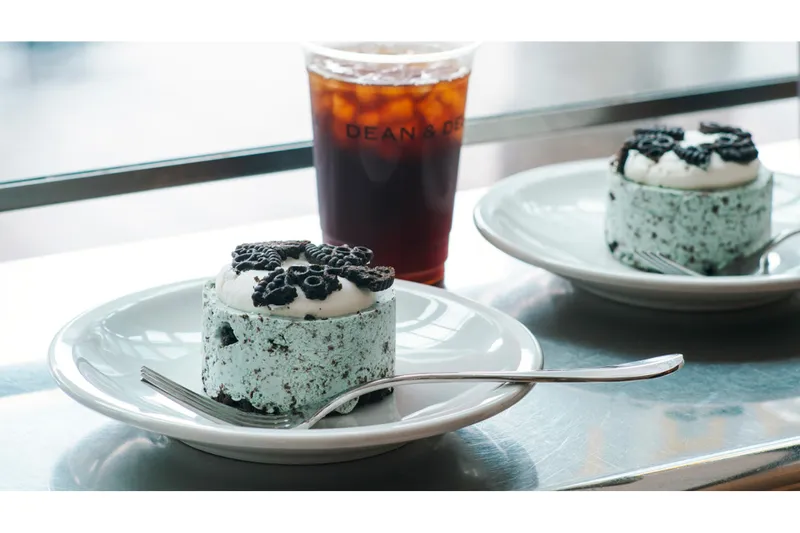 【DEAN & DELUCA】”ザクザク食感”が楽しいチョコミントチーズケーキが登場