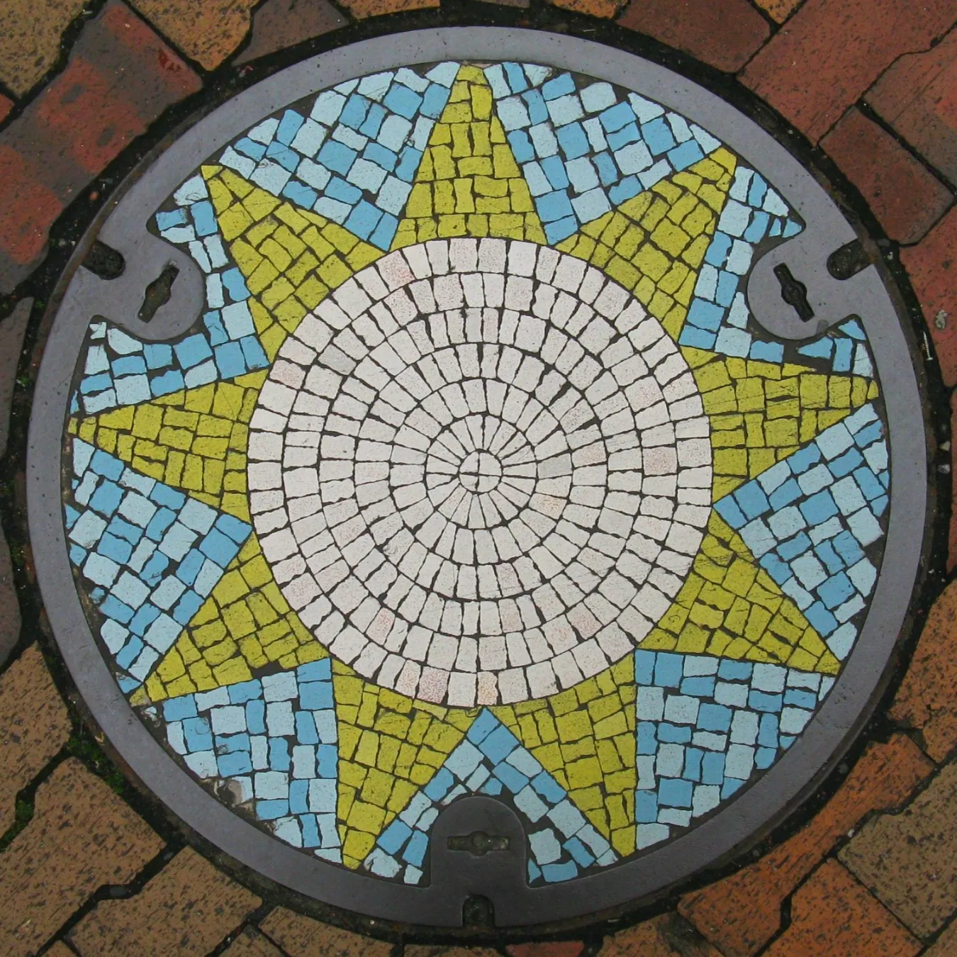 鋳物の街・川口でマンホール巡り！鉄蓋愛好家・白浜公平のイチ推し。_793772