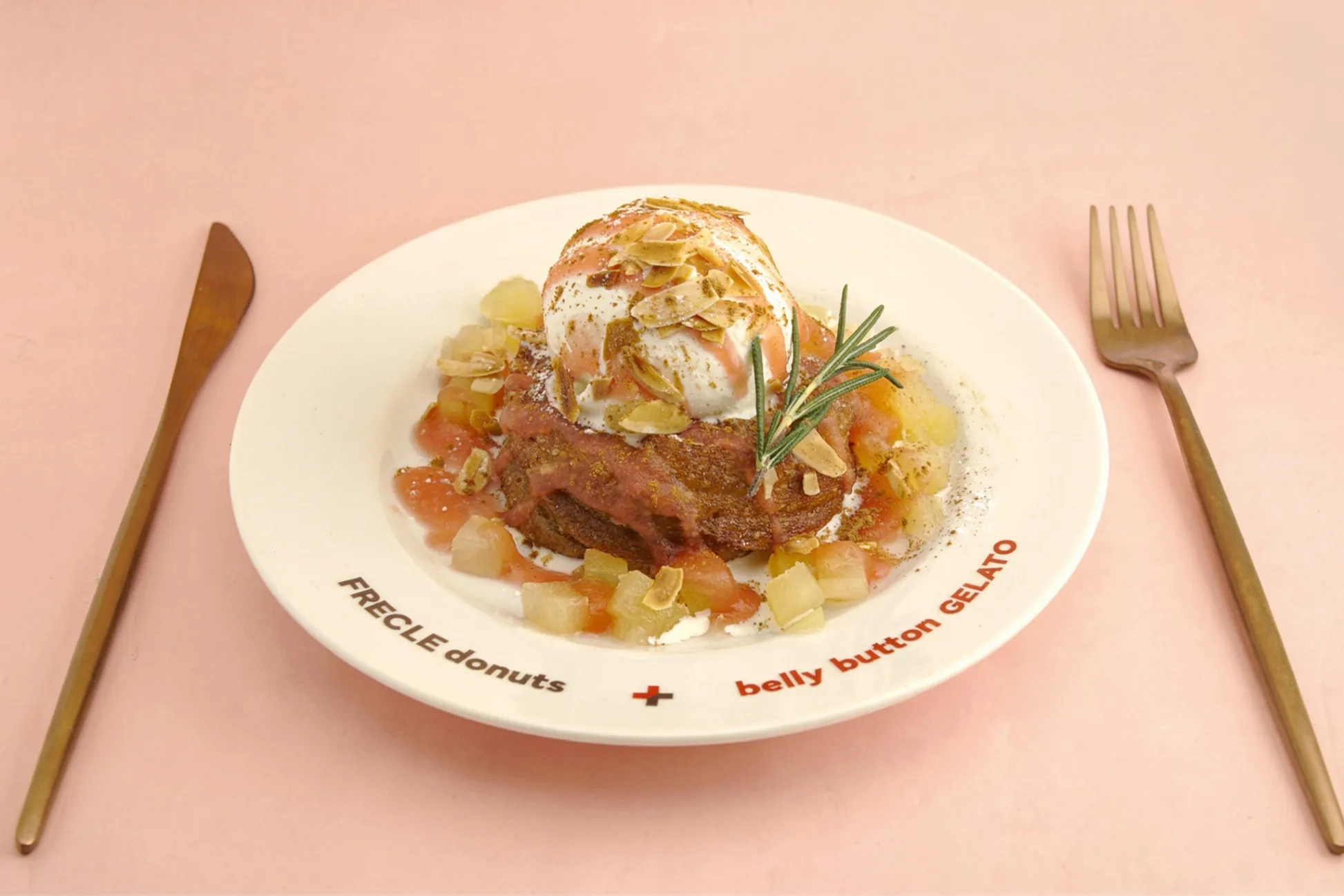 フレンチクルーラー専門店の3号店「フレクルドーナツ + ベリーボタン ジェラート」自由が丘に誕生