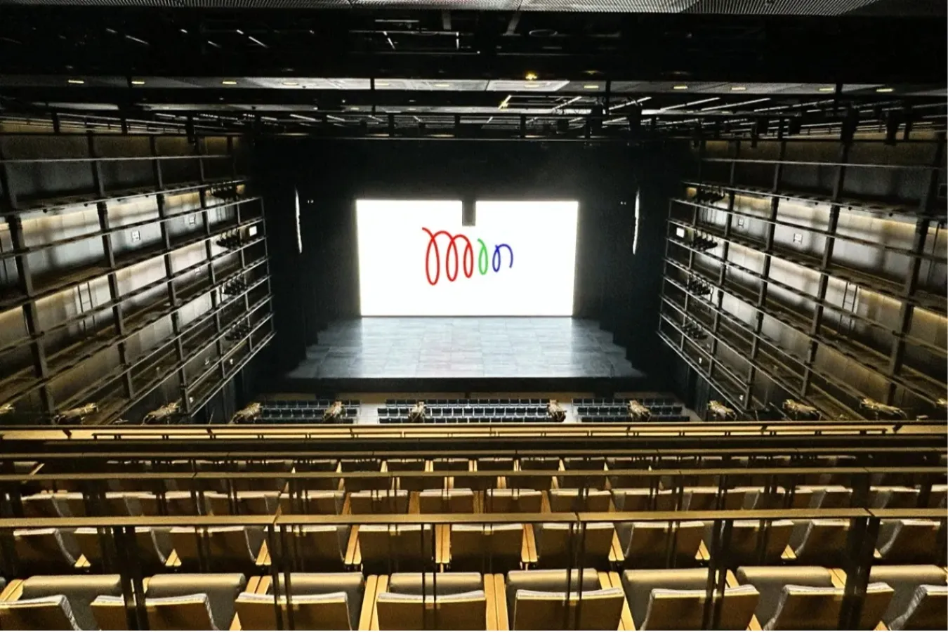 ▲最新の没入型シアター「Box1000」（撮影：レッツエンジョイ東京編集部）