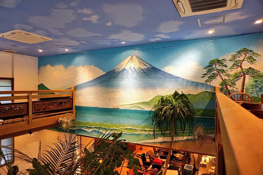 創業90年の銭湯でお酒が飲める！？富士山のペンキ絵や浴槽も残る居酒屋「分福」がそのまんま銭湯で楽しすぎる