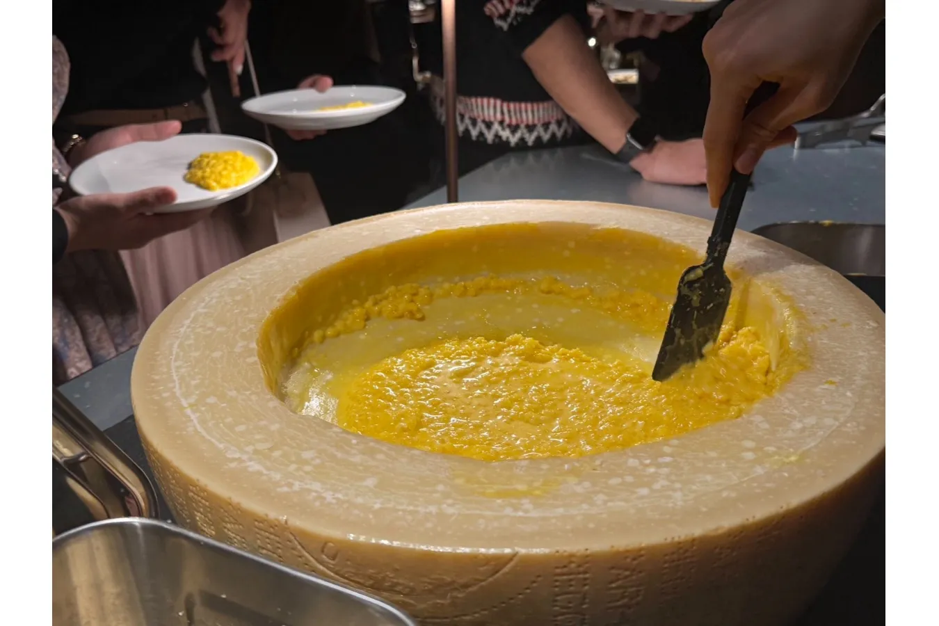 焼きたてパンや季節料理が楽しめる「モンド相模大野」オープン！ランチビュッフェも開催_2149753