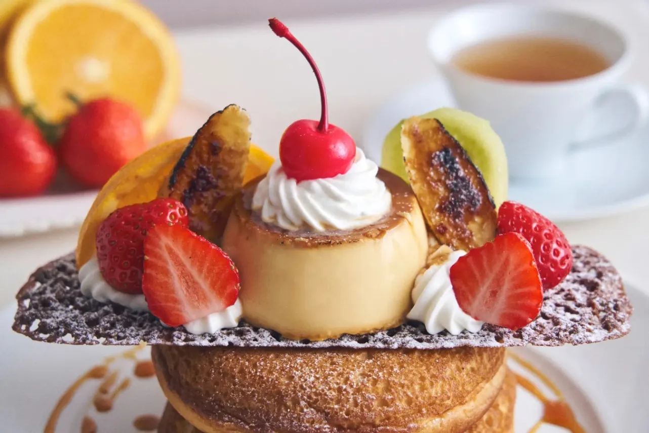 ▲「プリンアラモードのパンケーキ 濃厚キャラメルソース」