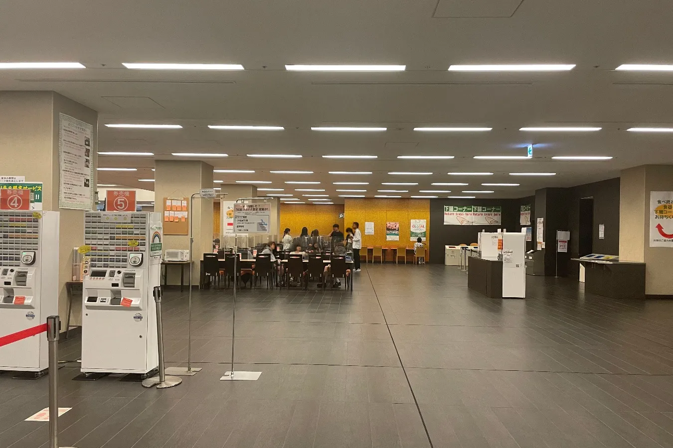 ▲17号館食堂内観
