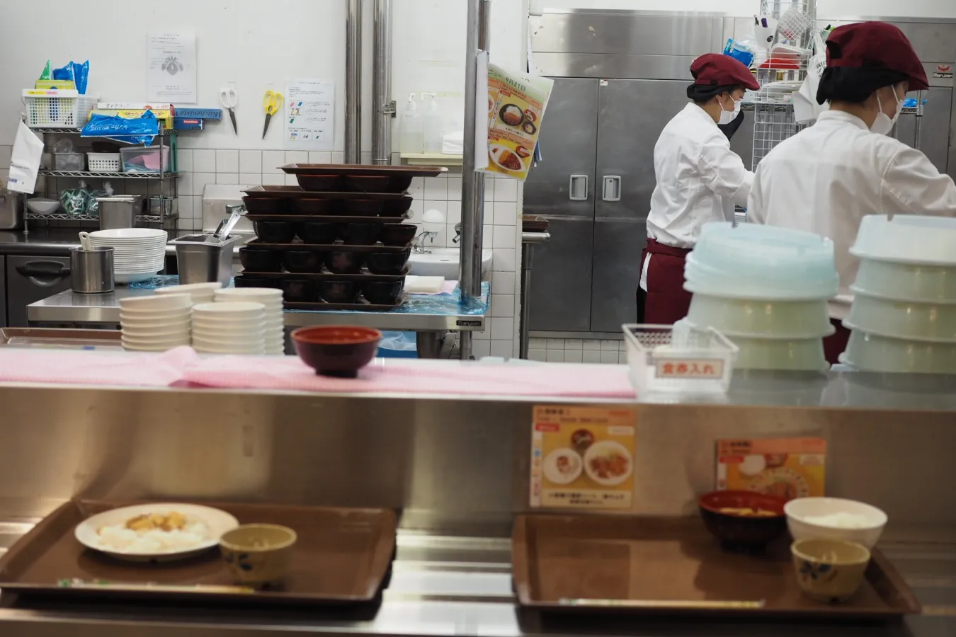 ▲提供を待っている時間も味噌汁のいい匂いが立ち込める