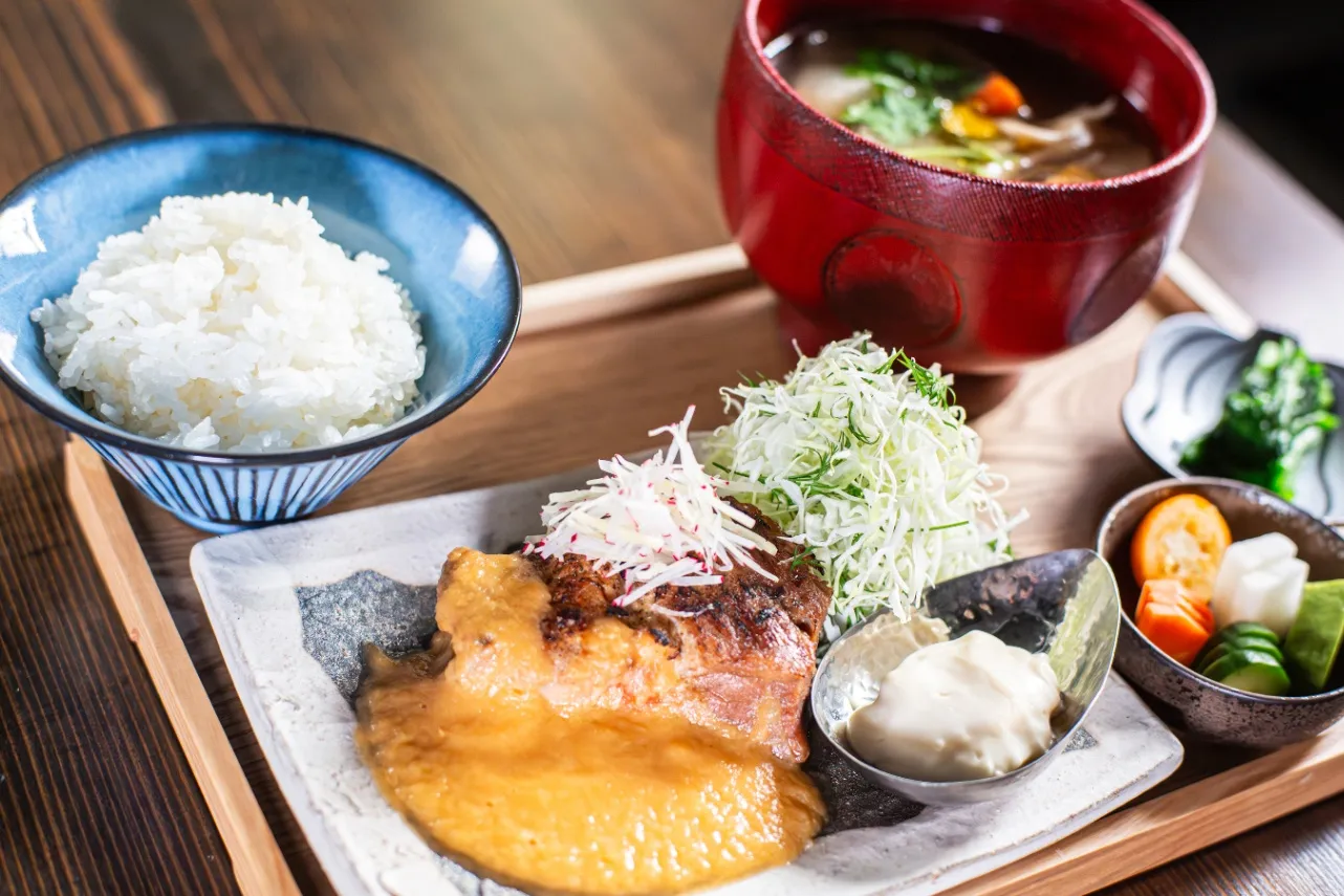 ▲「箸でほぐれるナイスな生姜焼定食」