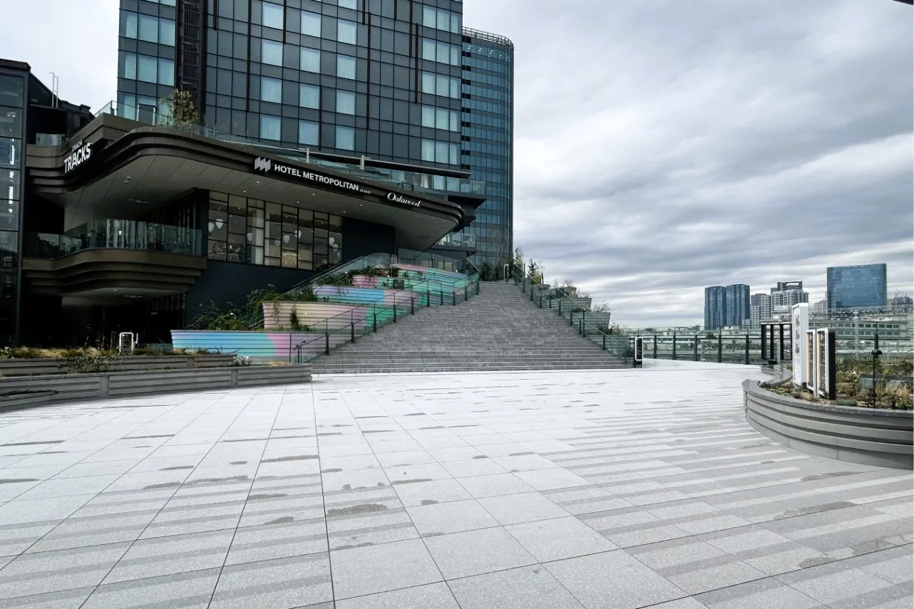 ▲待ち合わせに最適な「STATION PLAZA」（撮影：レッツエンジョイ東京編集部）