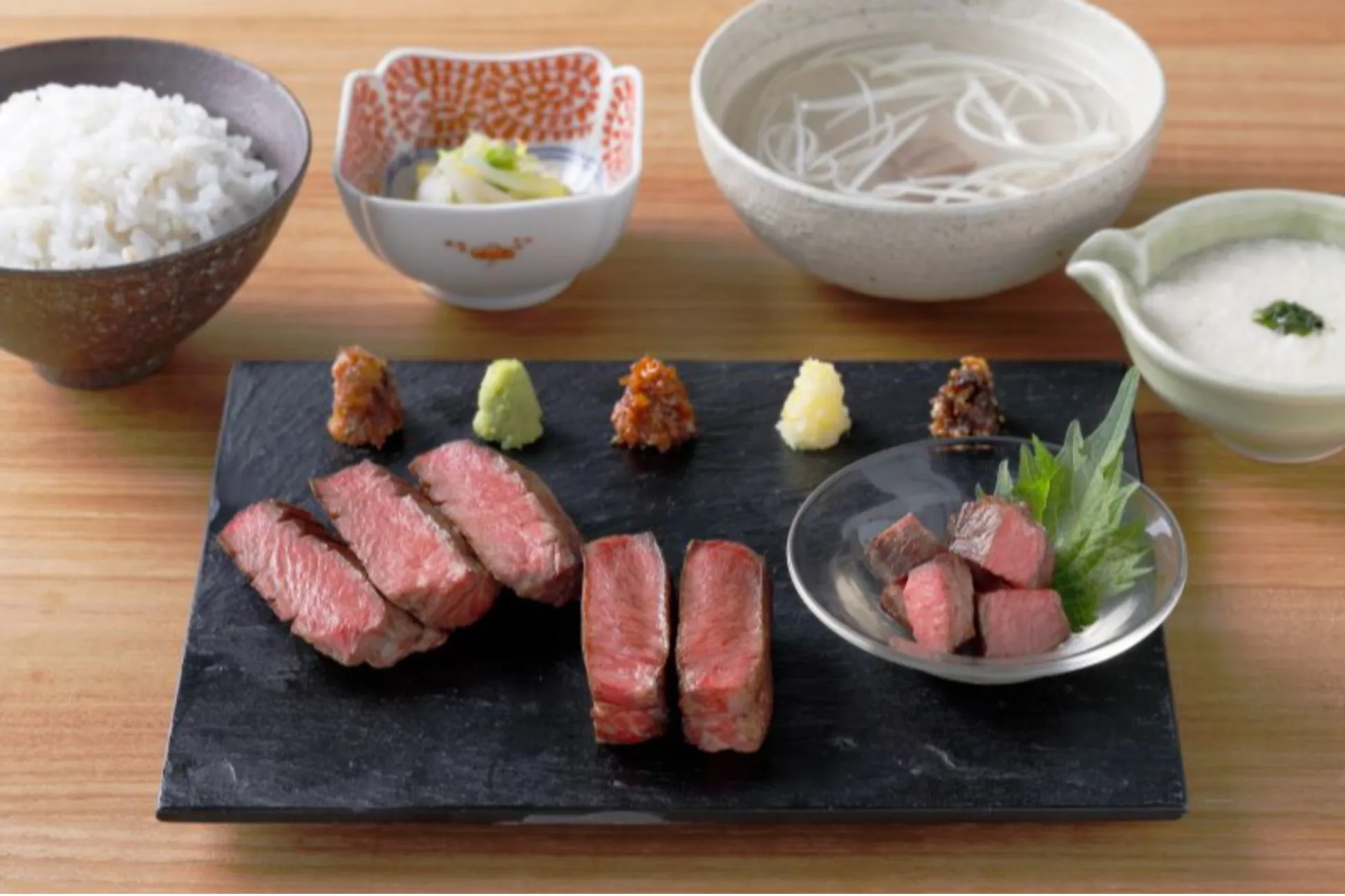 “厚っ、やわっ、うまっ”牛たん定食専門店「牛たん けやき」が日比谷に新店オープン