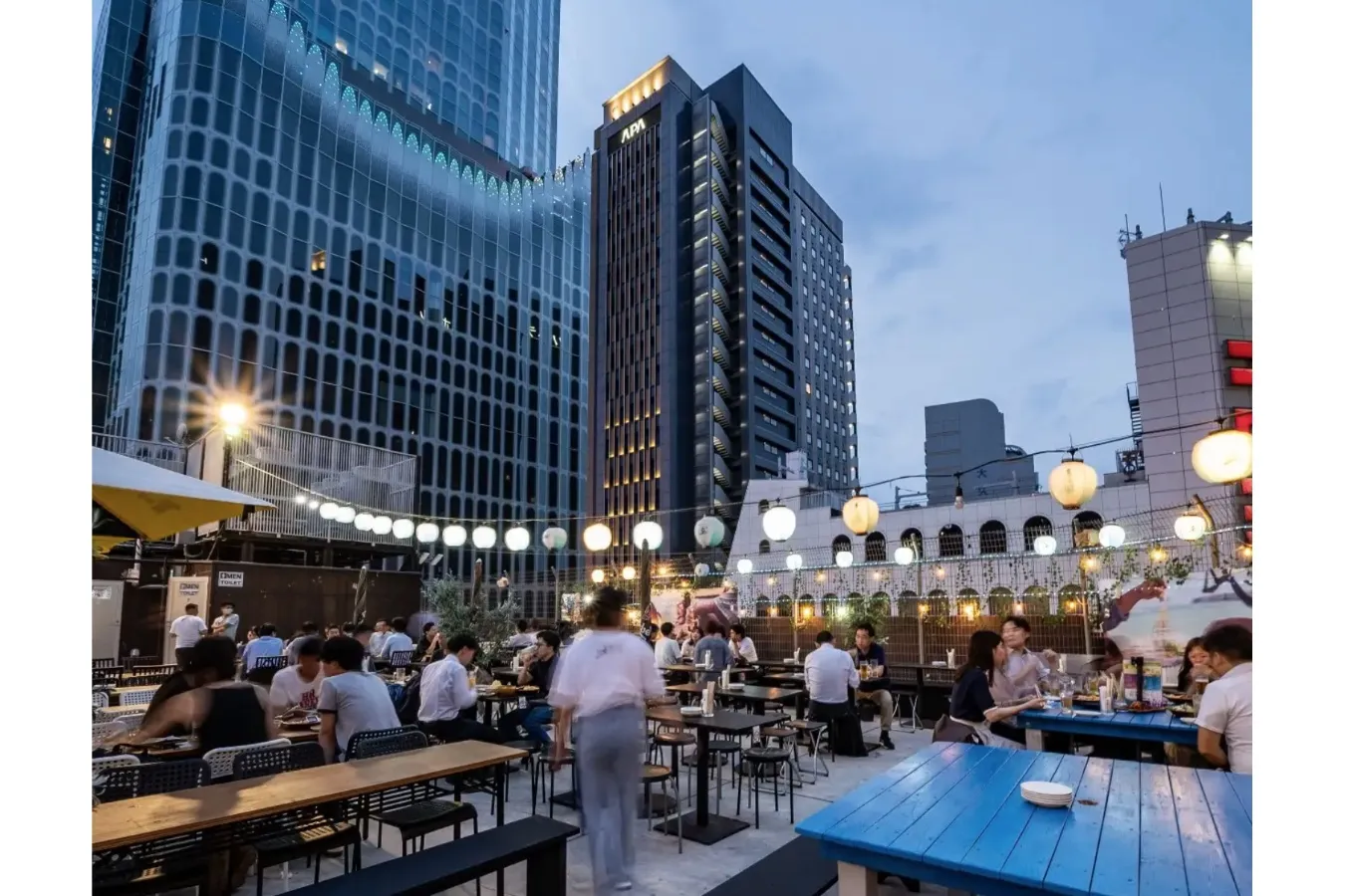 屋上で味わう!贅沢な食べ飲み放題「新宿ビアガーデン 天空ヒルズ」_2627188