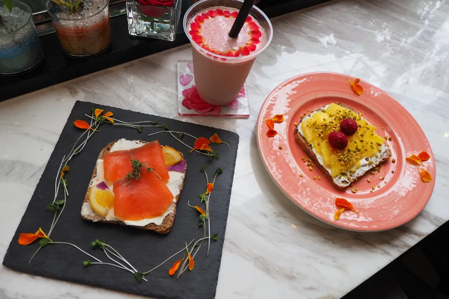 華やぎ女子はココに行く！お花に囲まれるカフェで心癒される優雅な時間を過ごしてきた♪