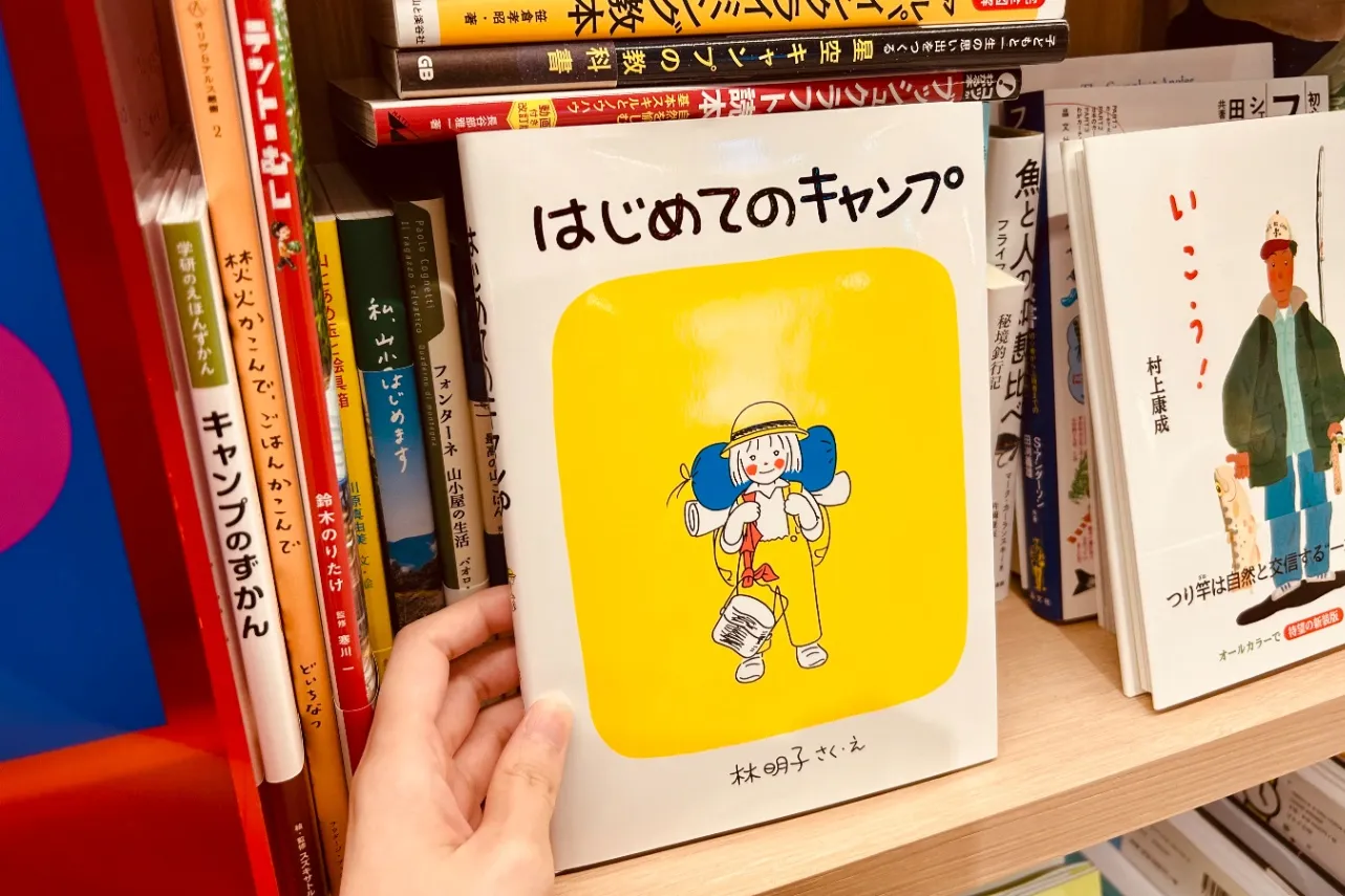 ▲本の並び方も多様で眺めているだけで楽しい気分に♪（撮影：レッツエンジョイ東京編集部）
