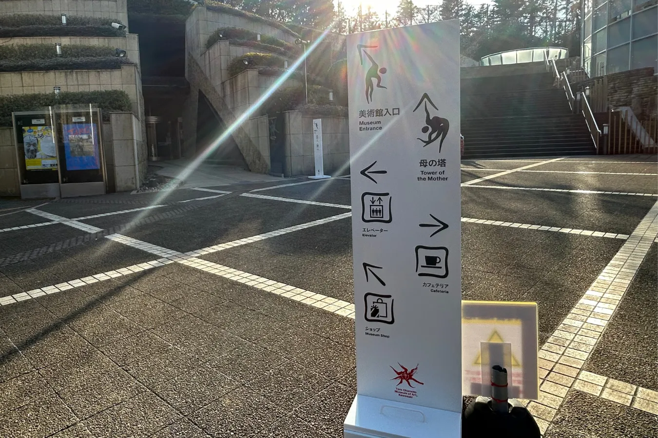 ▲2023年2月にリニューアルした案内看板。個性的なピクトグラムに注目