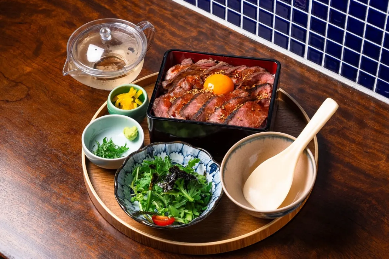 ▲「広島県産コシヒカリ越宝玉の肉まぶし重」