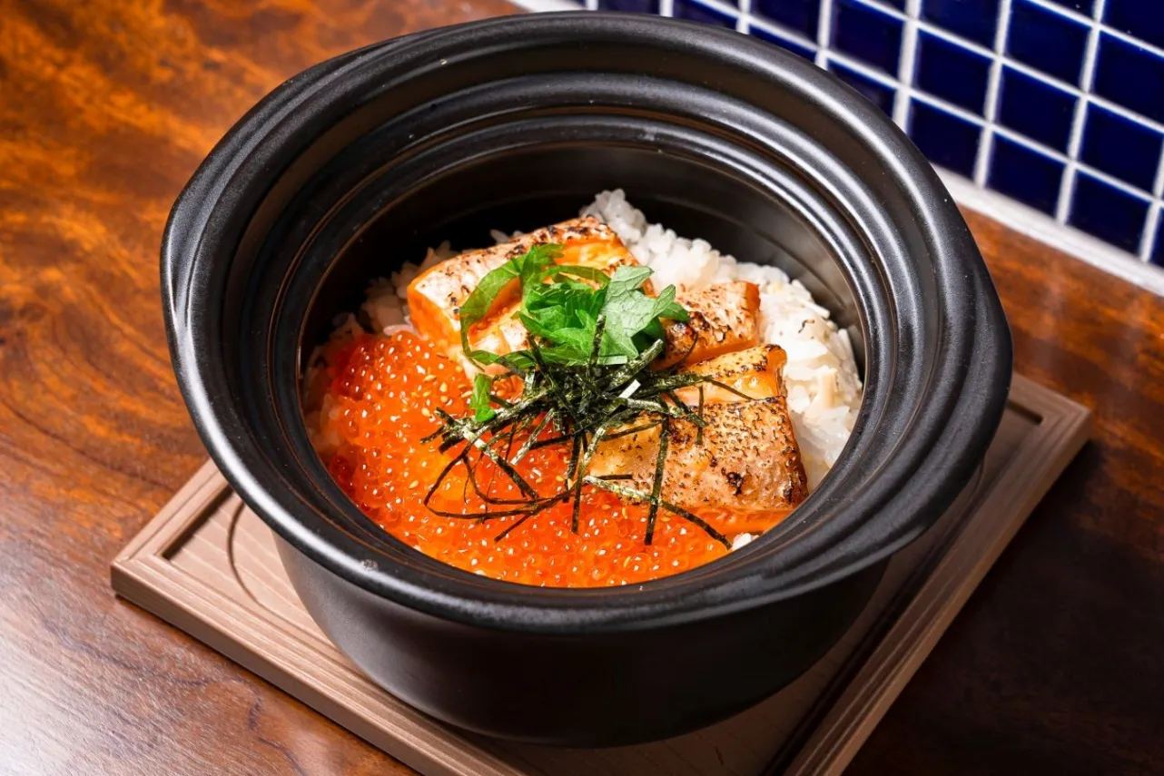 ▲「THE土鍋ごはん　鮭といくらのはらこめし」