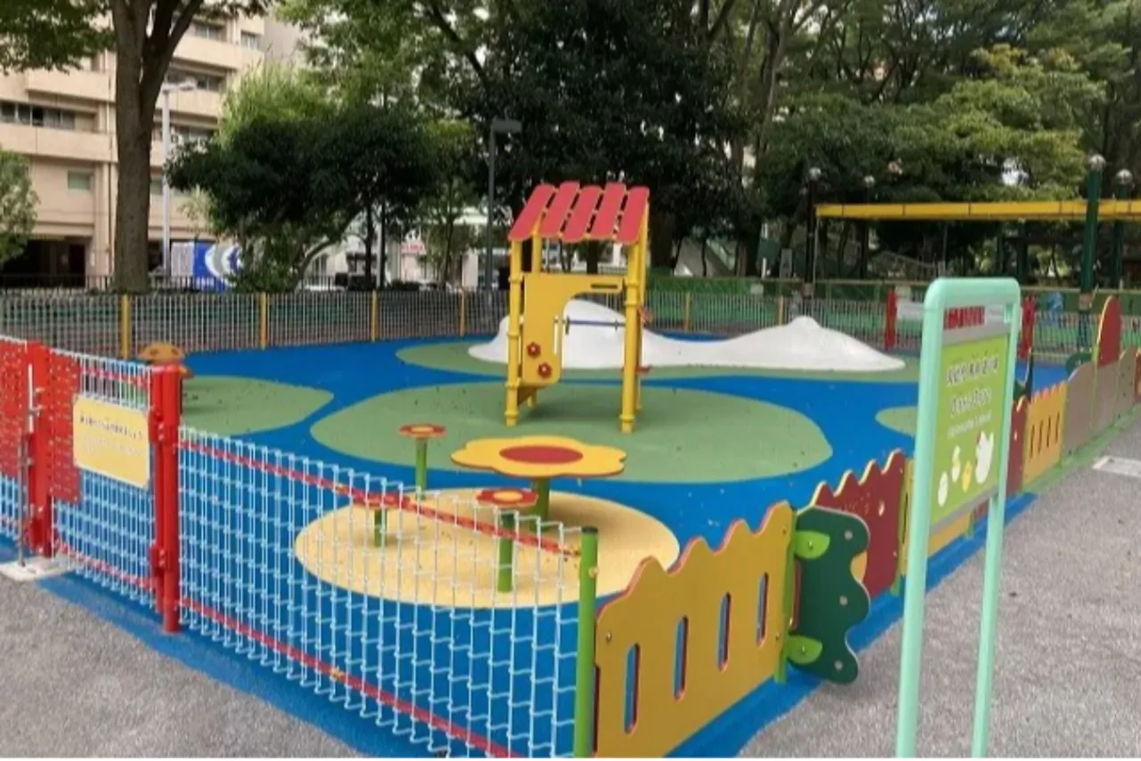 ▲新宿中央公園 乳幼児専用の遊び場