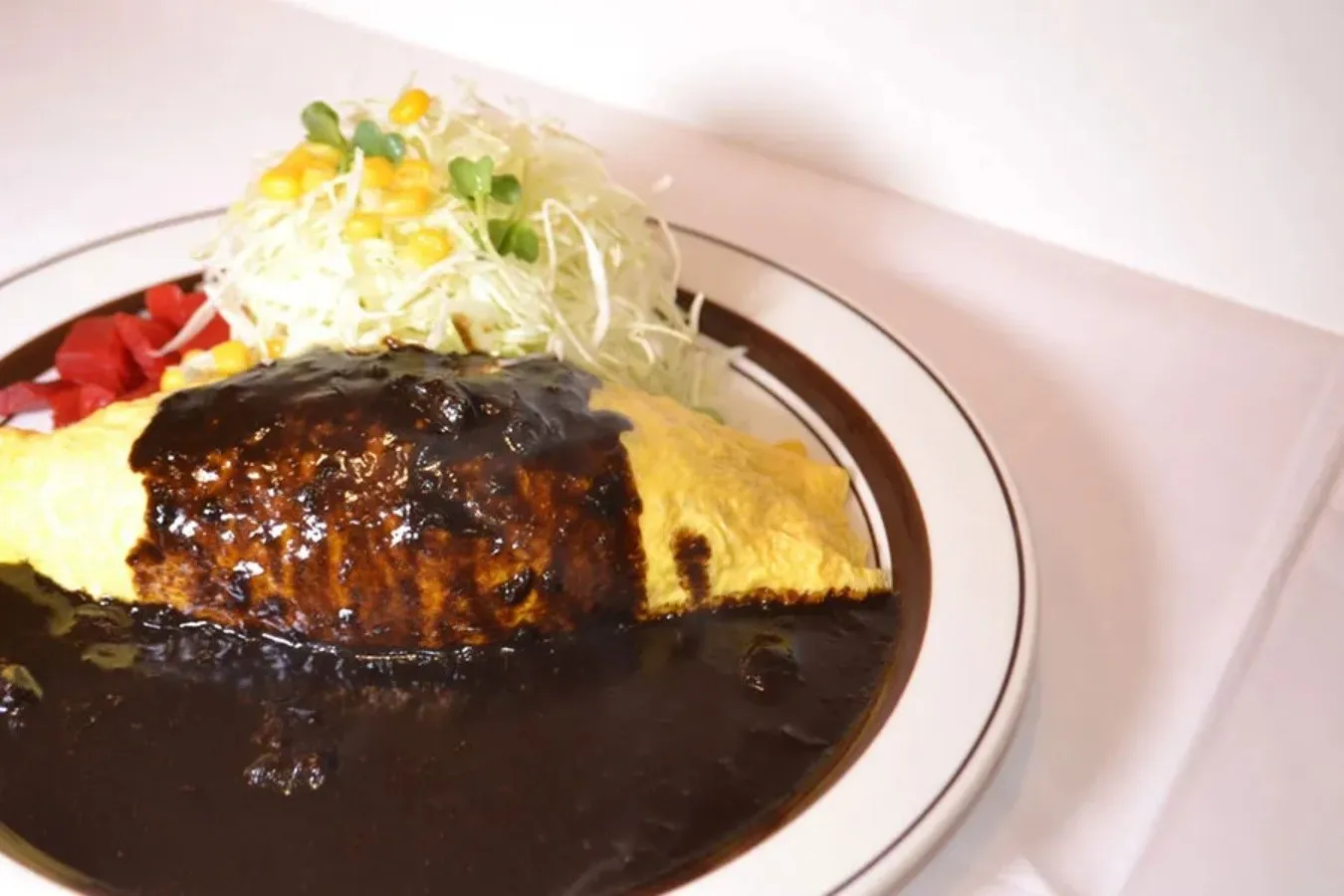 ▲「オムカレー」※味噌汁付き