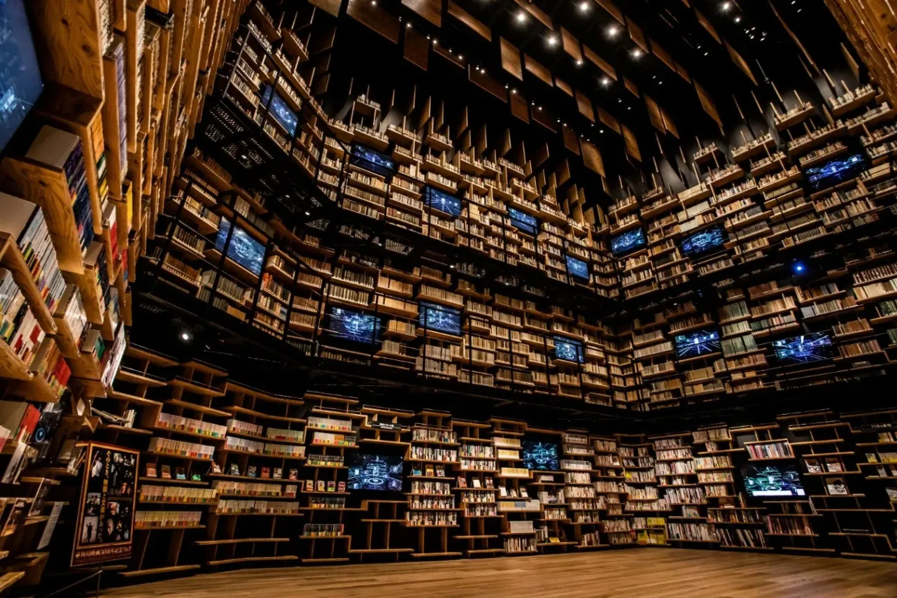 ▲本棚劇場（提供：角川武蔵野ミュージアム）