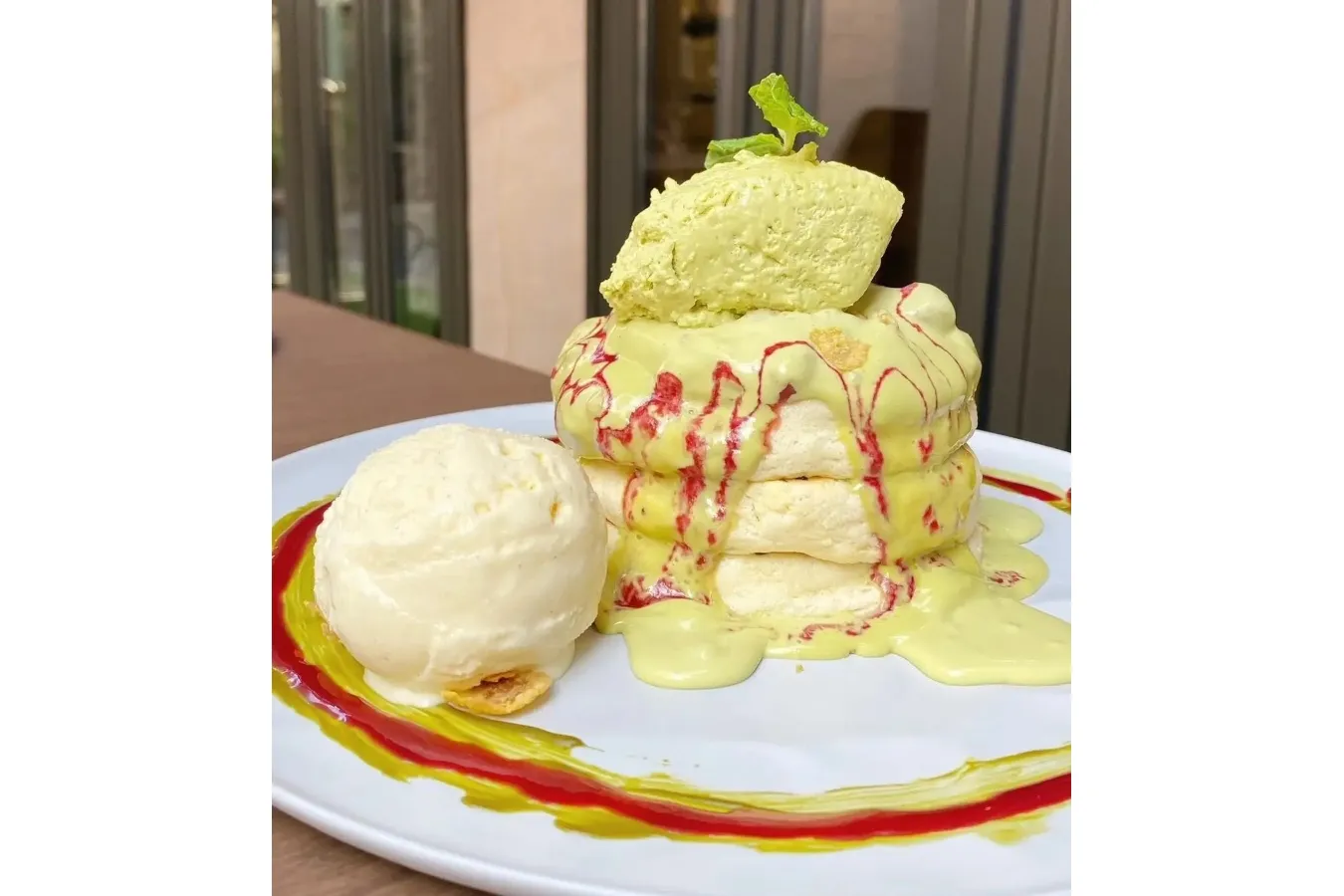 ▲銀座店限定メニュー「ピスタチオパンケーキ」（1480円～）