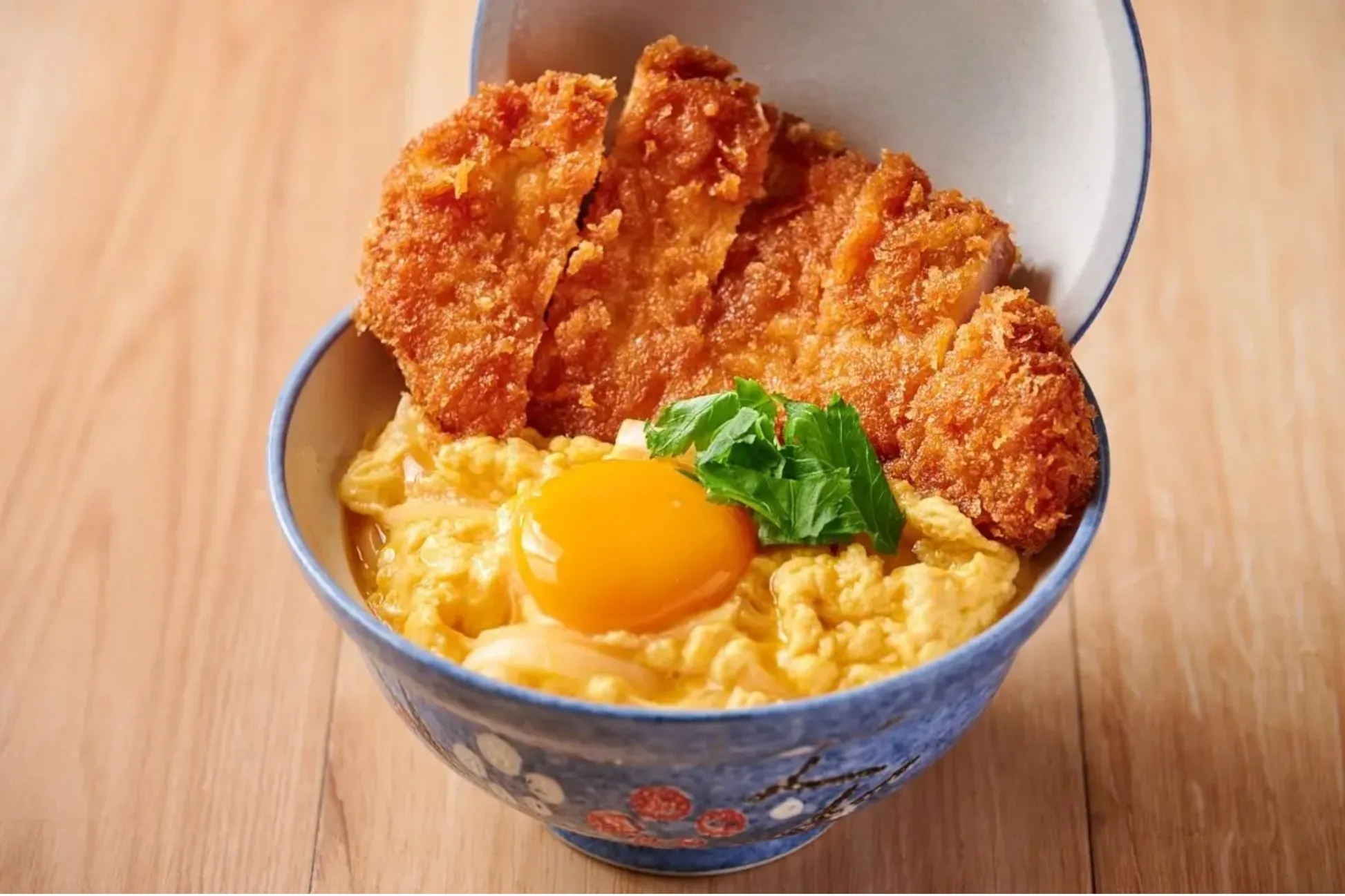 カツ丼出品 看板メニューは“とじないカツ丼”！「熟成とんかつ フライ家