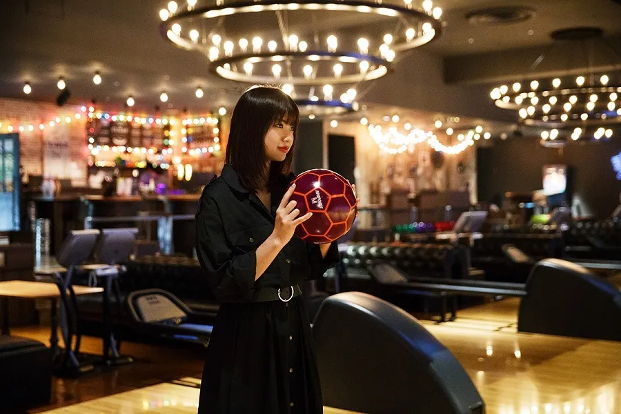 オシャレすぎる大人のボウリング場で秋のスポーツデートを【つながるおでかけ】