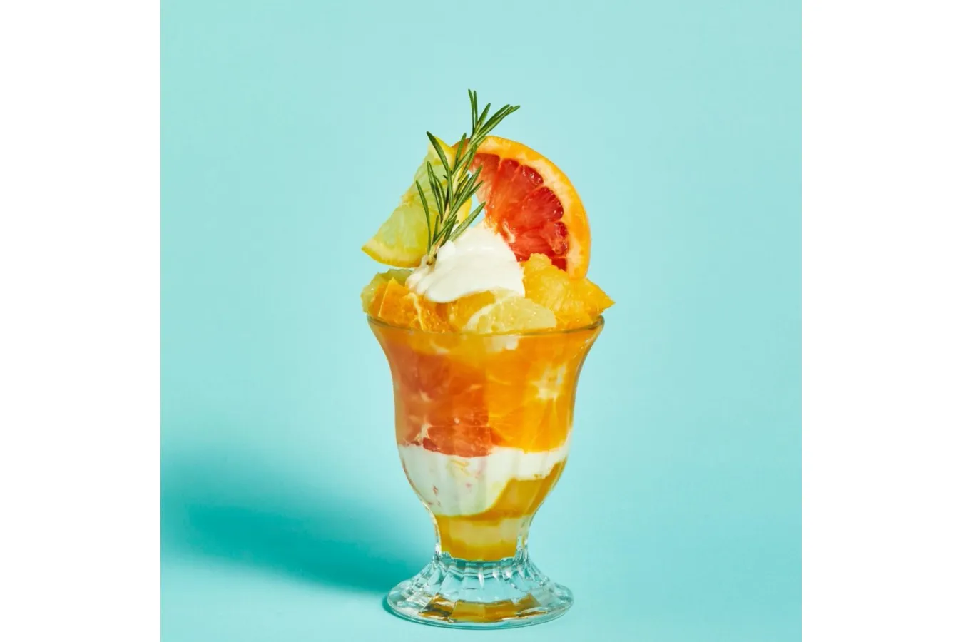 ▲テラスモール湘南店限定「湘南ゴールドとクリームチーズアイスのパフェ（1,430円）