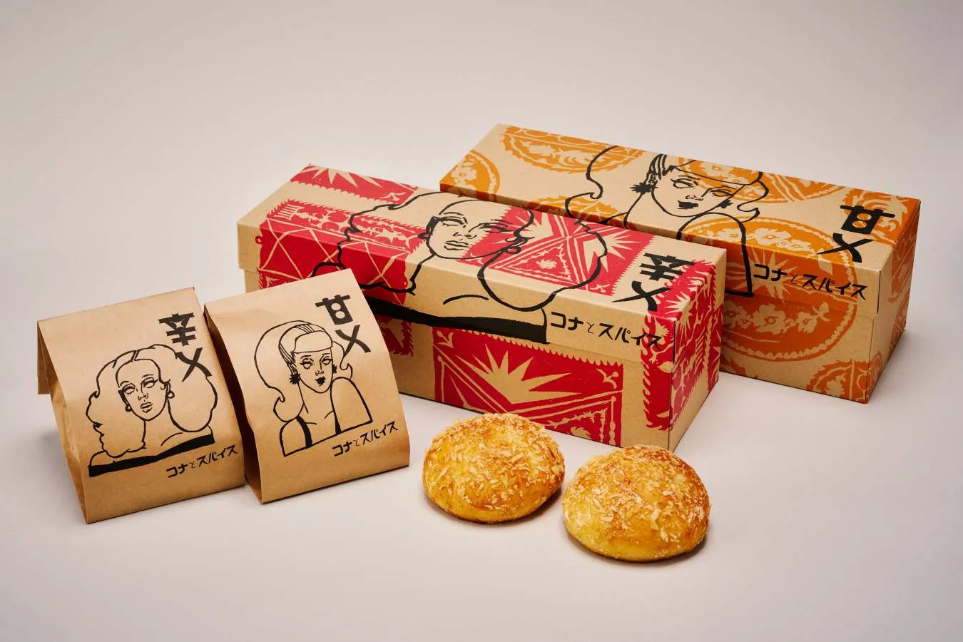 ▲「コナとスパイス」辛メ/甘メ（5個入りBOX〈冷凍〉各2,160円）。スパイスの効いたインドカレーと、ナンのようなモチモチのパン生地が相性バツグン