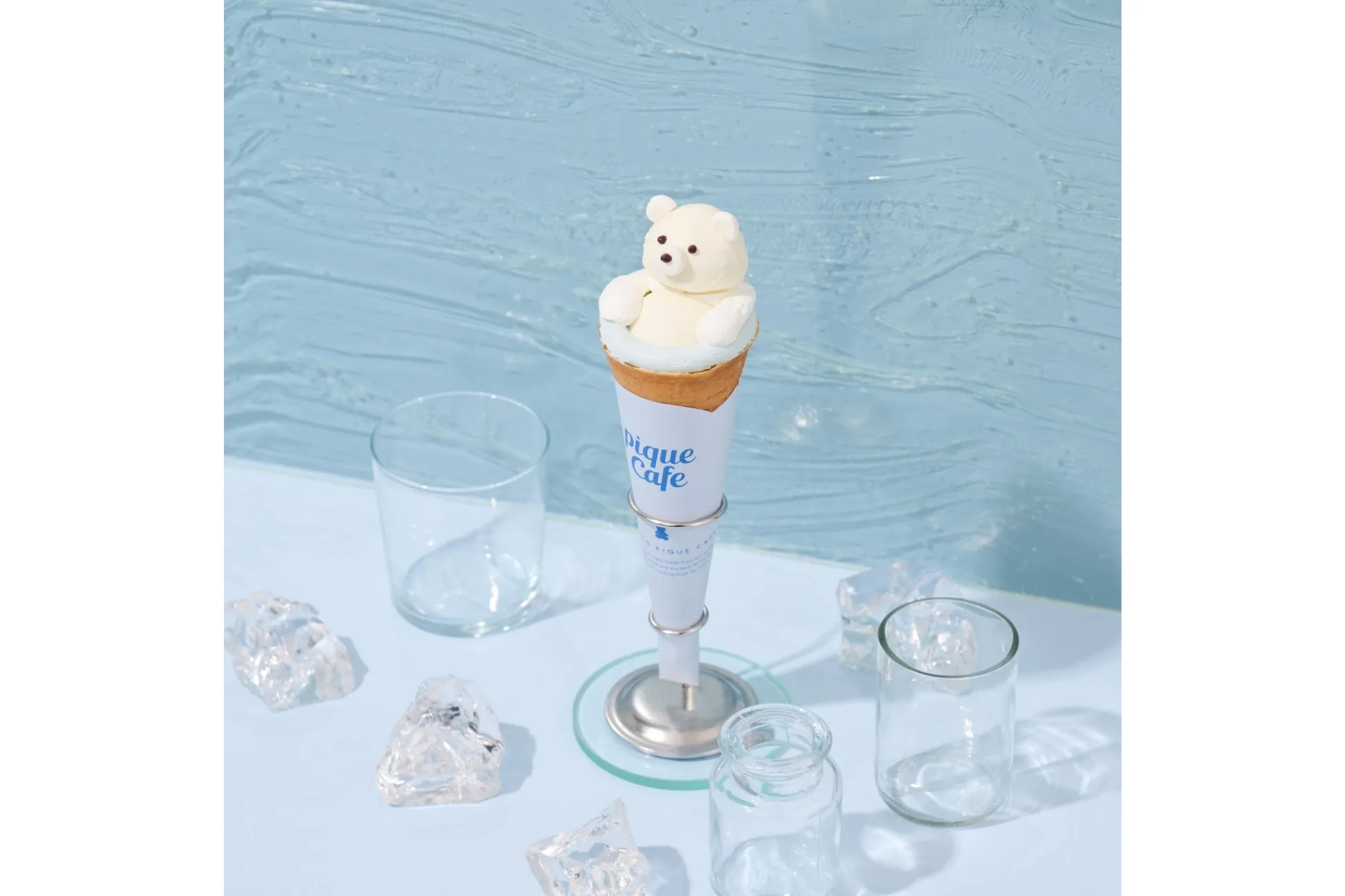ジェラート ピケ カフェ】海に浮かぶ“シロクマ”モチーフのクレープ 