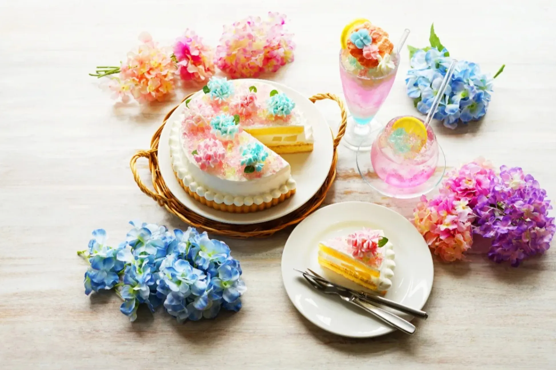 梅雨限定！彩り美しい「あじさいスイーツ」5選【2025】