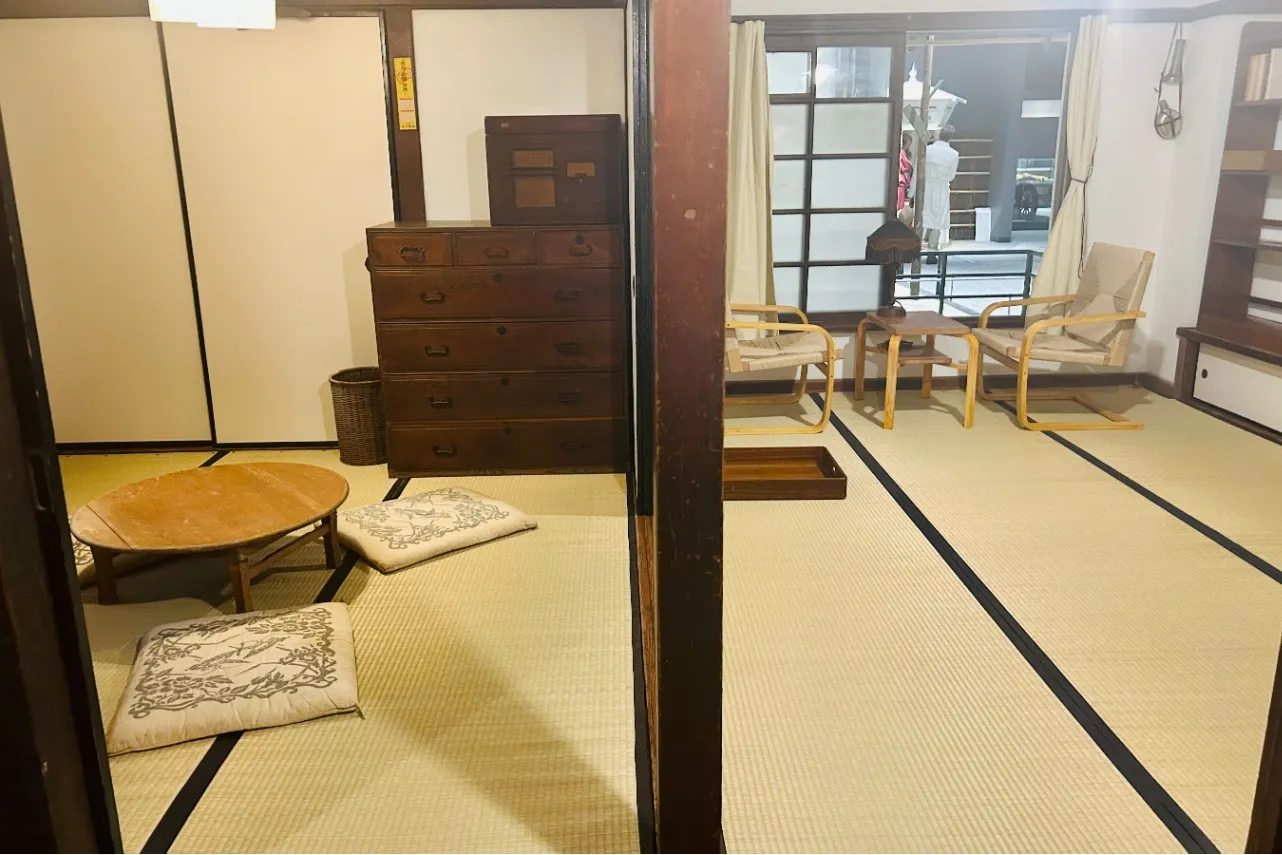 ▲生活感漂うアパートの内部（撮影：レッツエンジョイ東京編集部）
