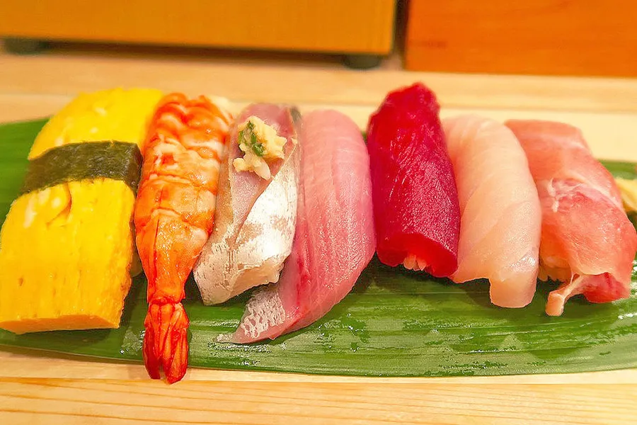 銀座で夜1万5,000円の高級寿司店のランチ握り1,100円！「有吾」のコスパが震えるレベルだった