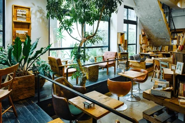 上野の廃工場をリノベしたカフェ「ROUTE BOOKS」