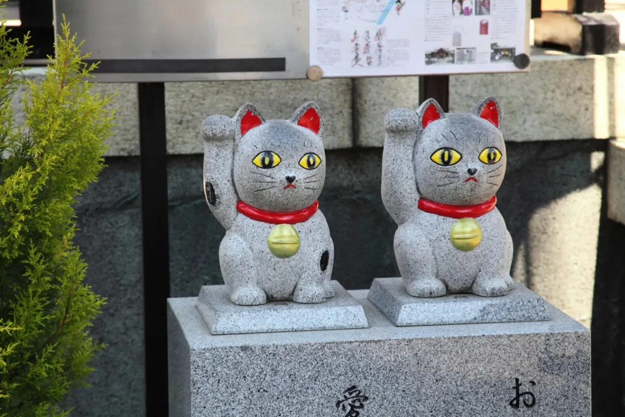 ▲石なで猫