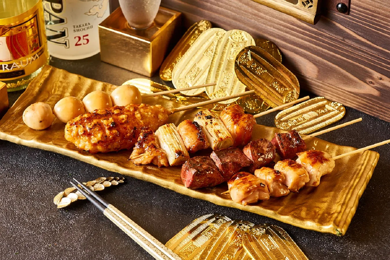 “金”だらけの居酒屋「一億円で居酒屋建ててみた。億万鳥者 新宿本殿」誕生