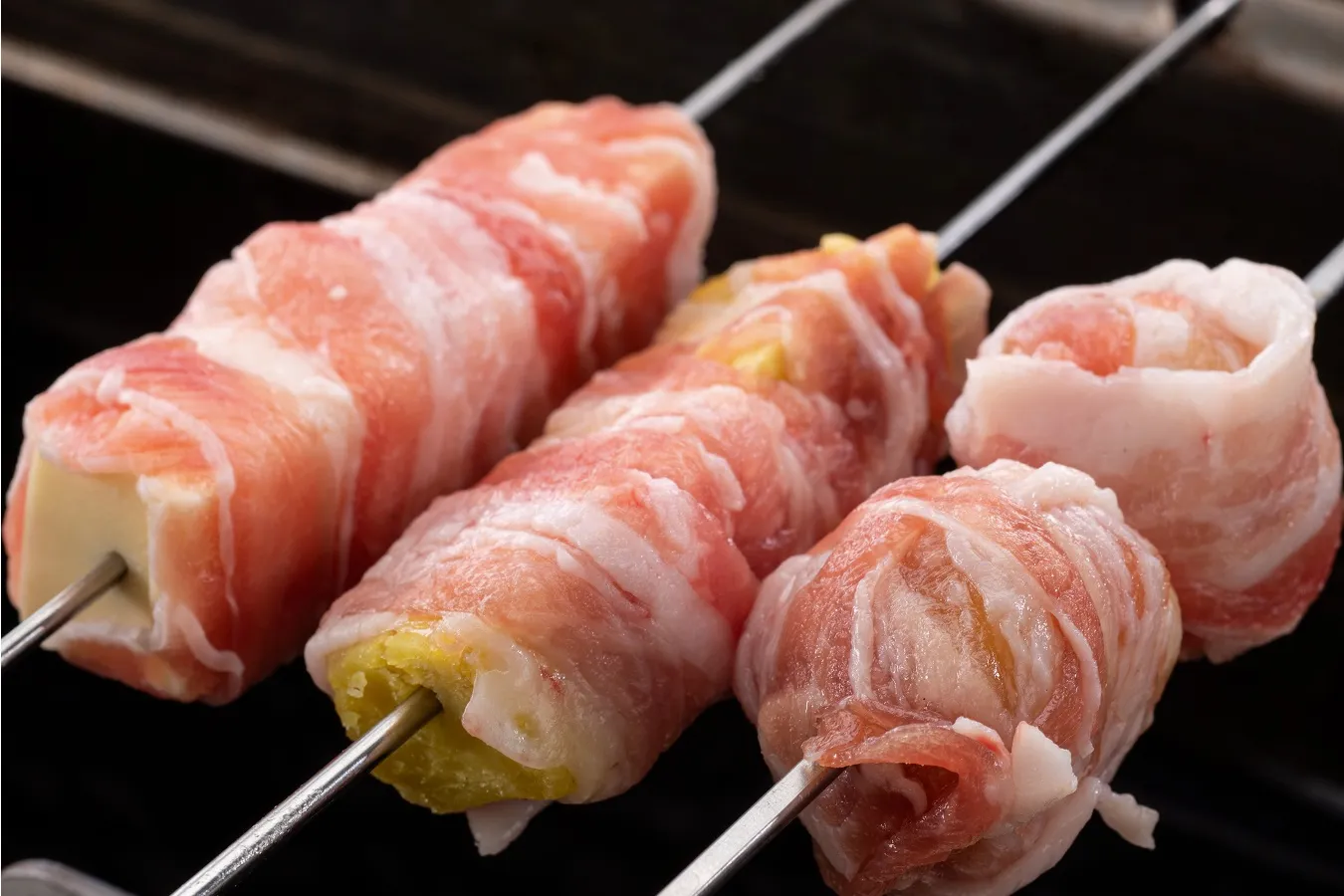 ▲「くるり串」は、豚トロ、ウインナー、Tつくね、海老、ラム、牛ハラミ、デザート串など、約30種類が用意されている