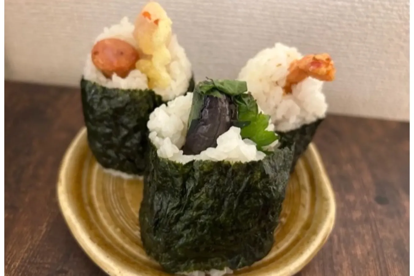 定番にプラス？いつもと違うおにぎりを食べたい人必見！　種類が豊富で絶対に悩んでしまう「おにぎり屋さん」から食のトレンドを見る_1157171
