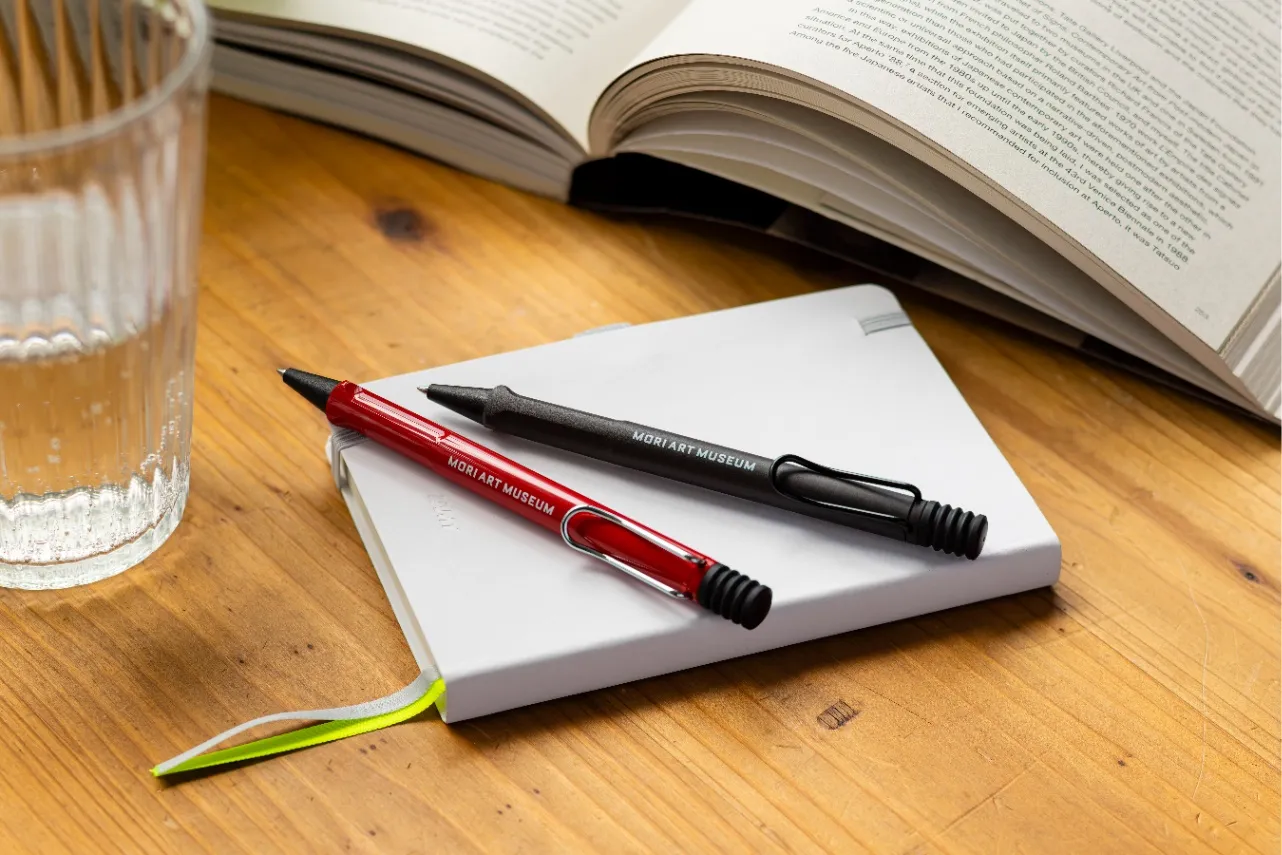 ▲「森美術館オリジナル LAMY ボールペン NEW JETSTREAM」
