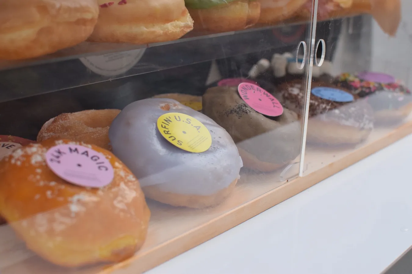 “レコードショップ”のようなドーナツ専門店「ドーナツジョッキー」初台にオープン_1414119
