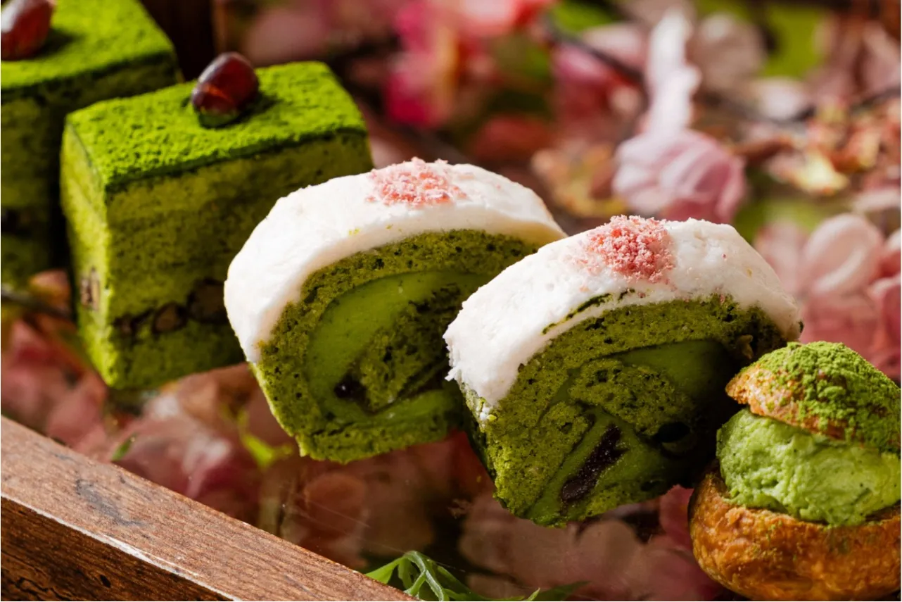 ▲「抹茶と桜のロールケーキ」