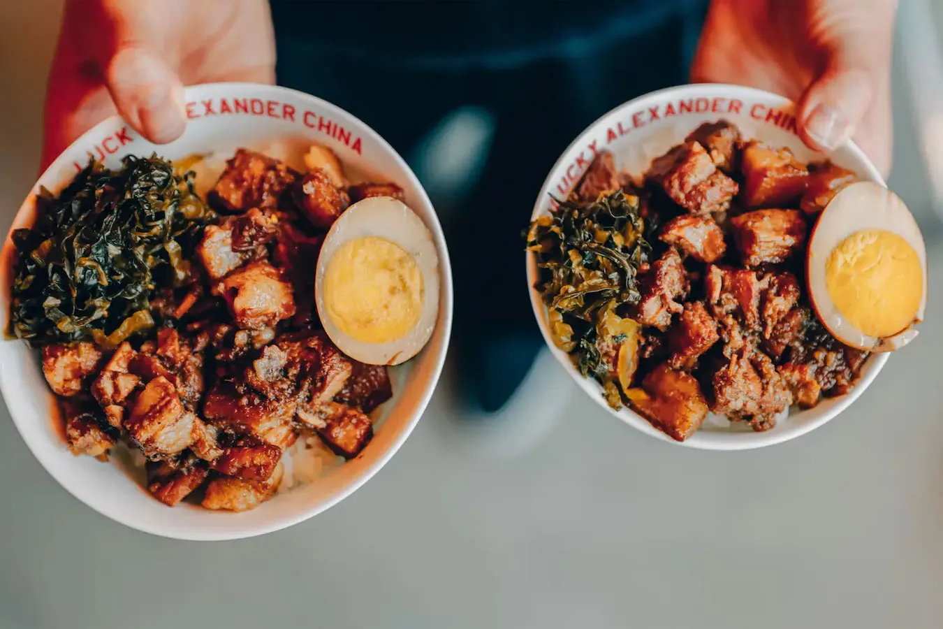 ▲ランチは餃子とメイン（魯肉飯・卵炒飯・ミニ中華そば・麻婆豆腐）を組み合わせたセットメニュー（1,100円～）。