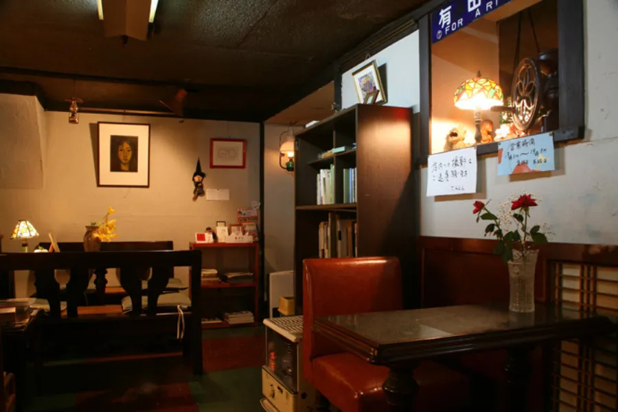 ▲音楽を楽しむ店だから、やっぱり一人で訪れてゆっくりと時間を過ごすのにぴったり。4～5時間店で過ごす人もいる）