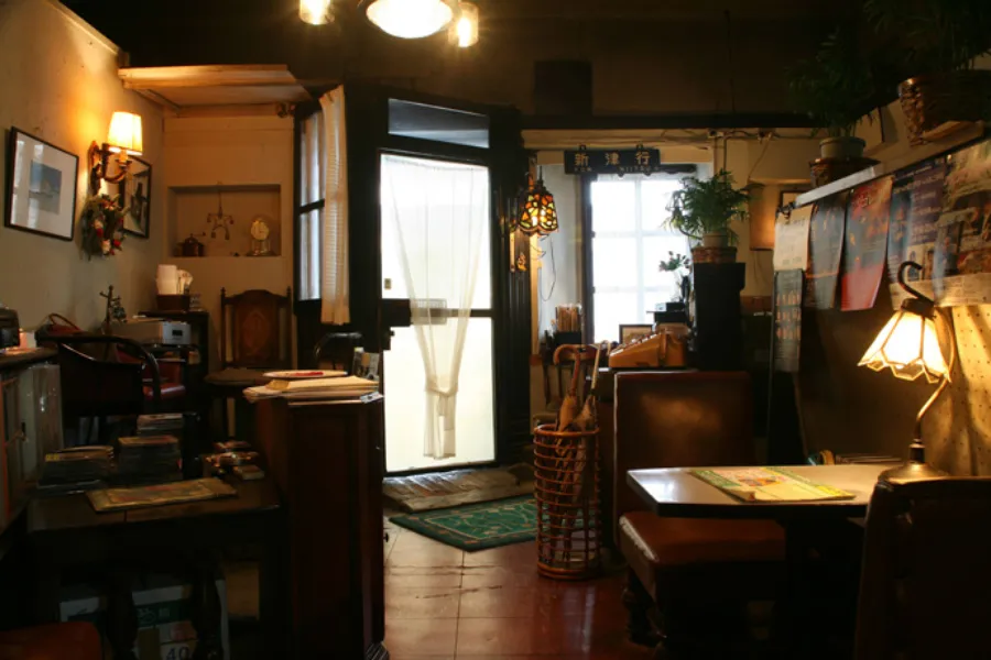 名曲喫茶で手作りレアチーズケーキと珈琲の時間を一人で存分に楽しむ！_215530