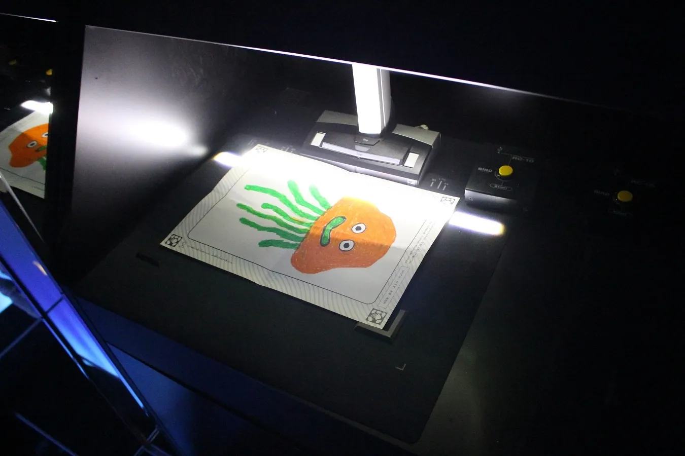 ▲描いた絵をスキャンすると・・・　※編集部撮影