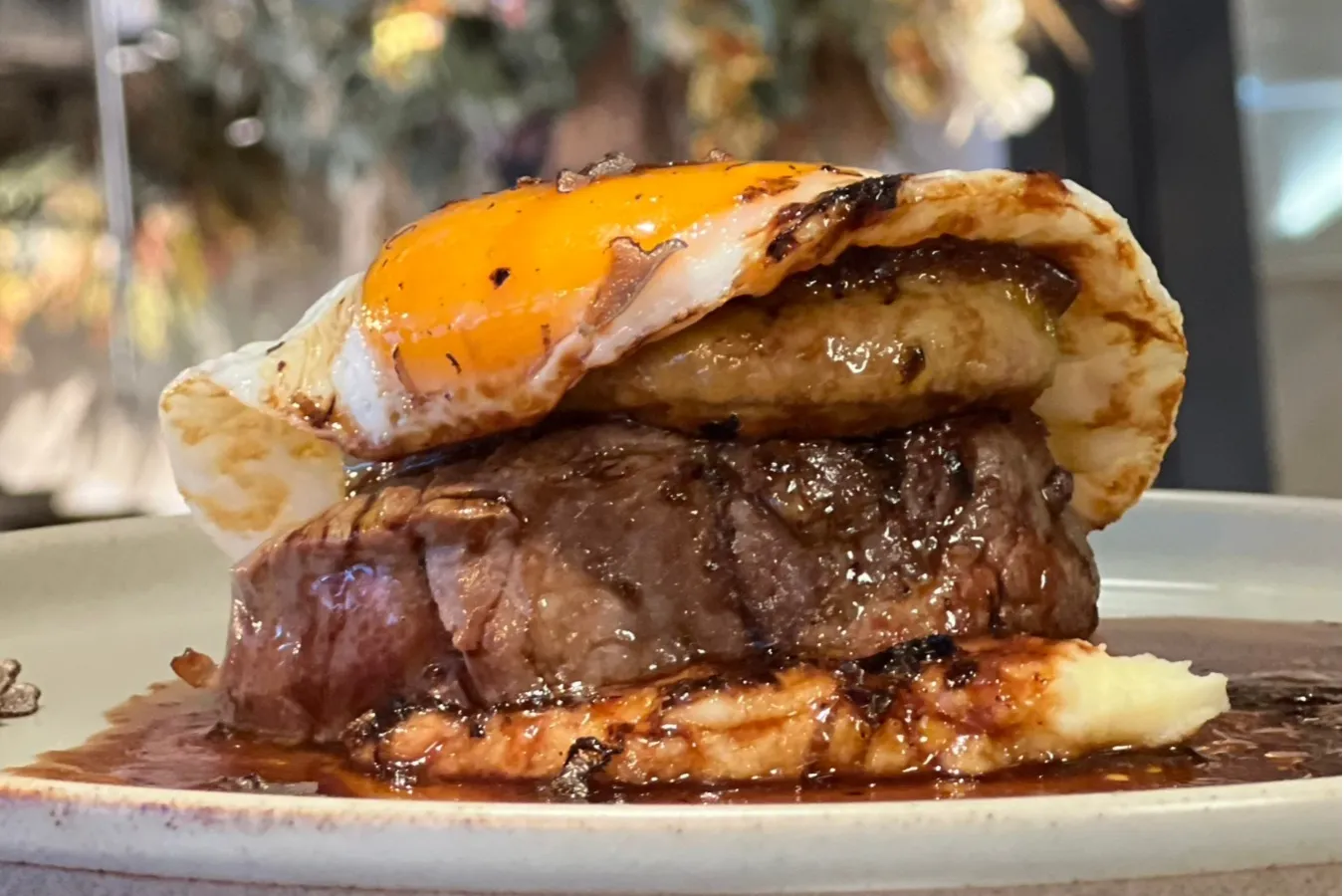 ▲「牛フィレ肉とフォアグラのロッシーニ」（2,508円）