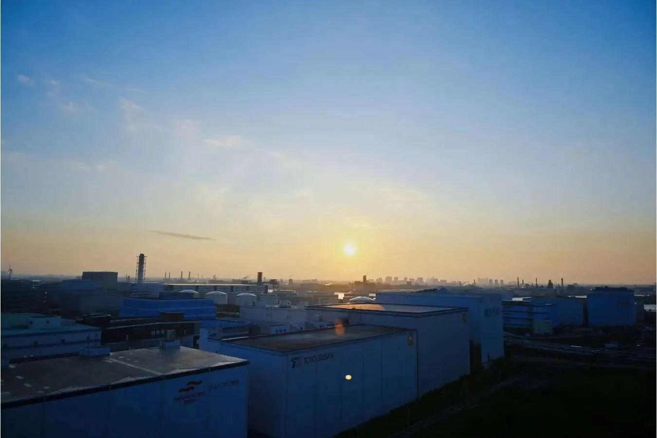 ▲西側に沈む夕日