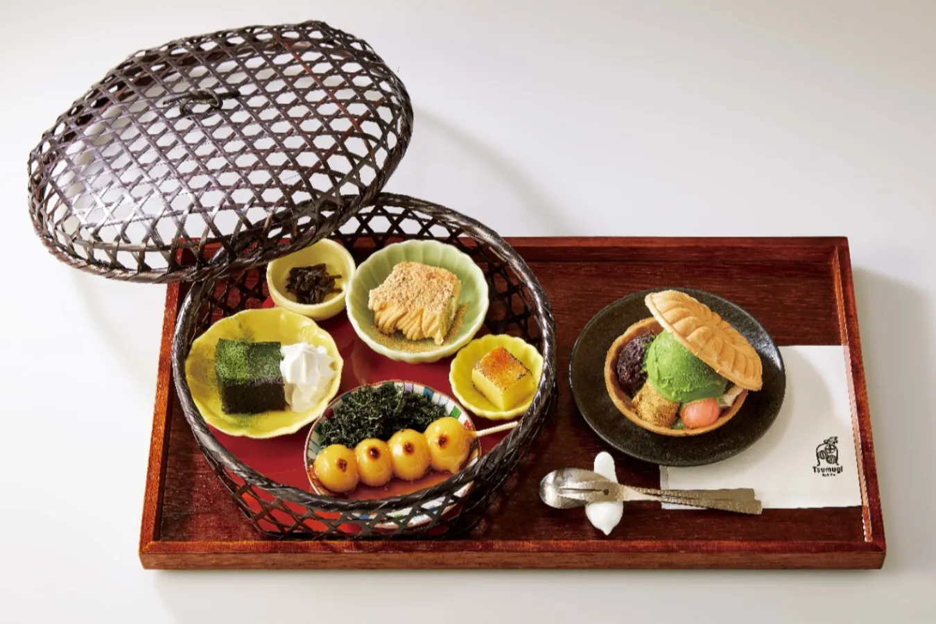 ▲「和のアフタヌーンティー～紬の贅沢スイーツ食べ比べ～」（写真提供：プロントコーポレーション）