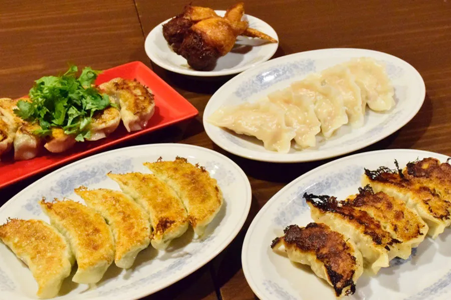 暑い日にガツンと食べたい！話題の“餃子専門店”でラム×パクチーの進化系から、肉感ゴロゴロ系まで全種制覇してきた