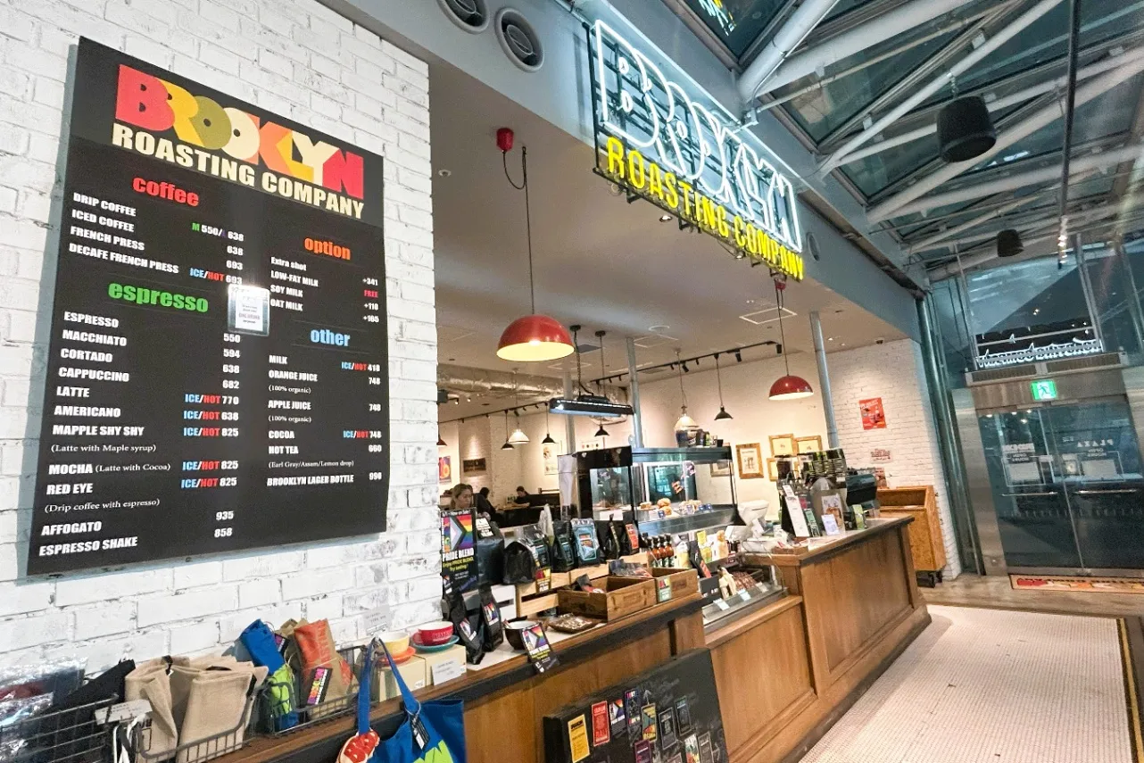 ▲「ブルックリン ロースティング カンパニー 東京国際フォーラム店」内観（撮影：レッツエンジョイ東京編集部）