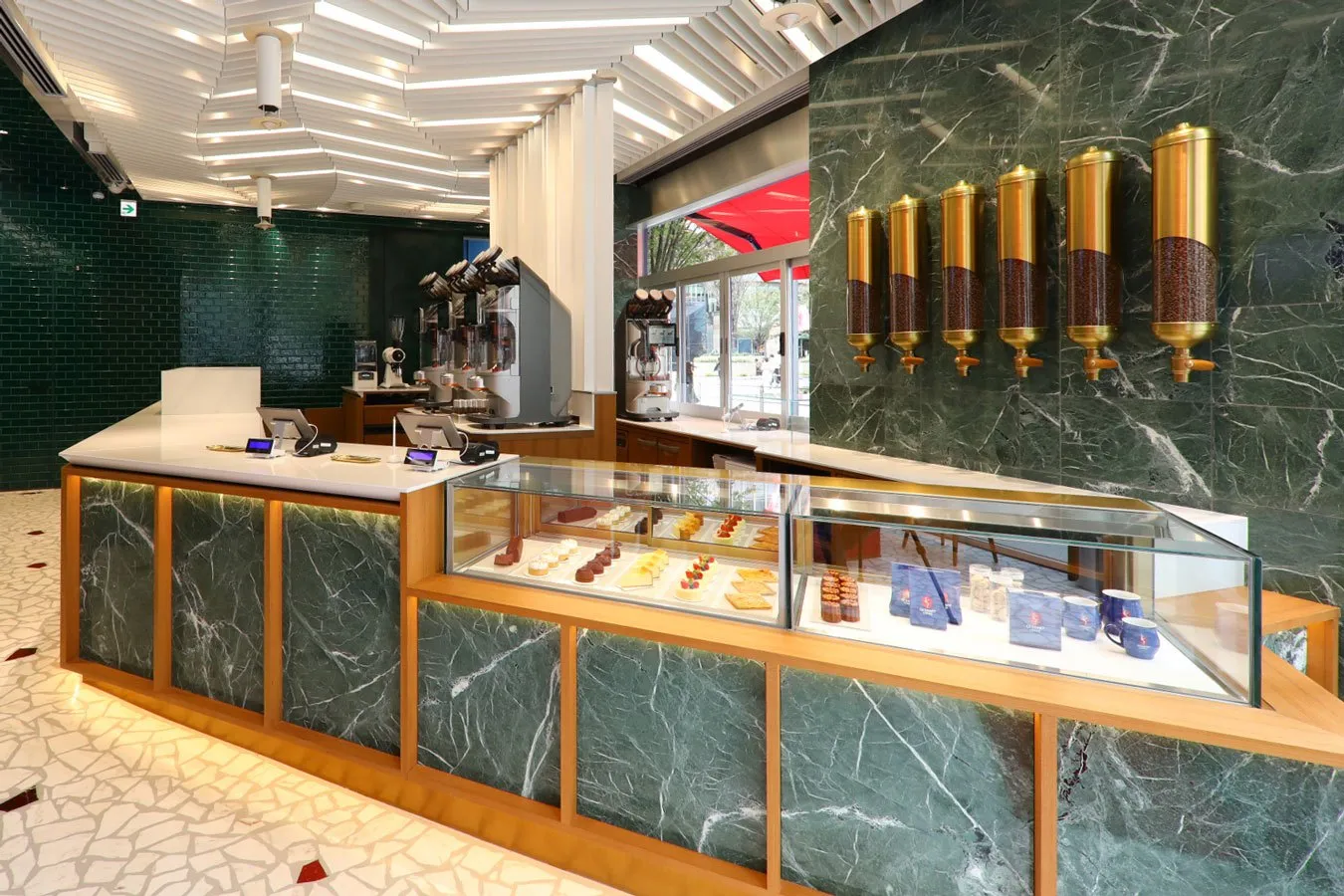 ▲”楽園の入り口”をイメージした「GESHARY COFFEE 日比谷店」1階